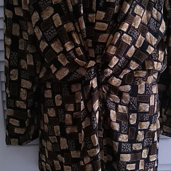 Cover-up wore one time LG - Picture 6 of 8